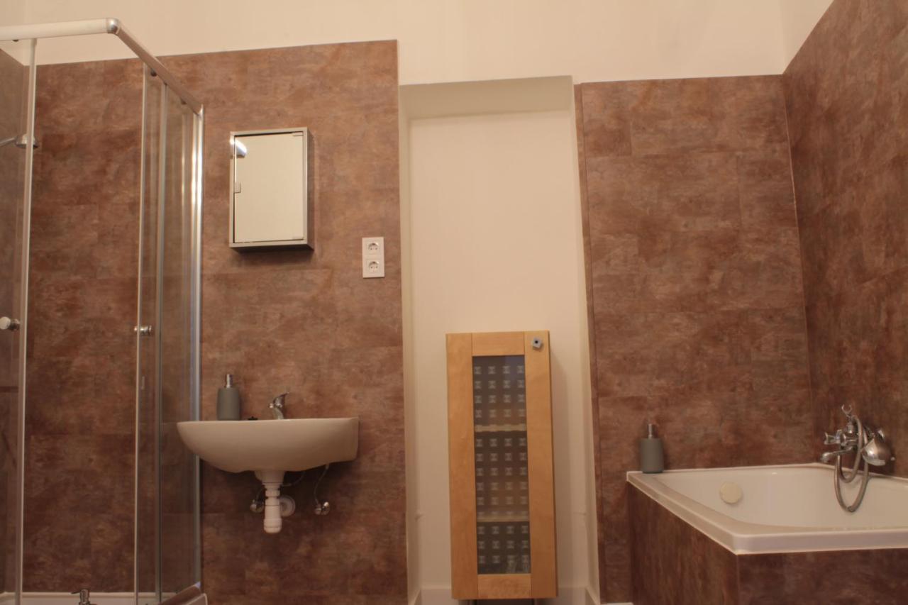 Zwinger Apartman Sopron Exterior foto